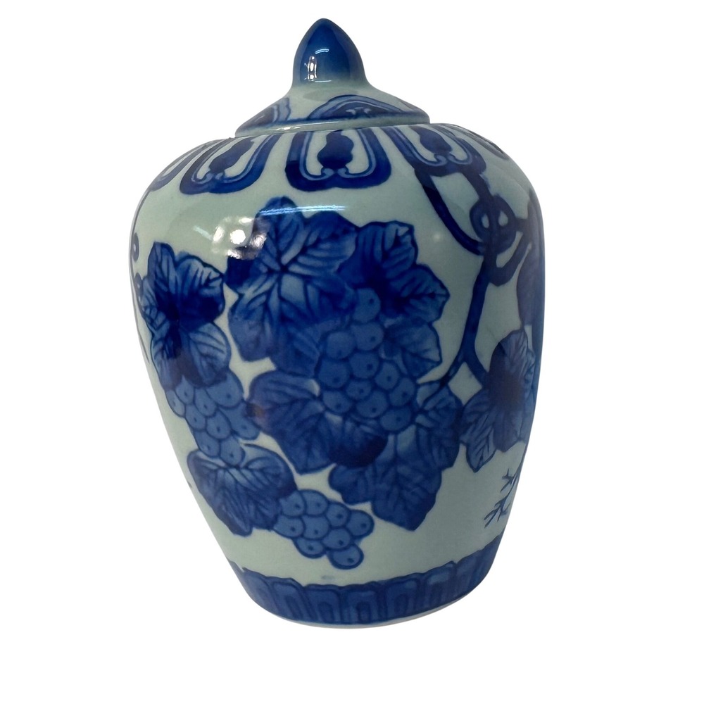 Blue and White ceramic ginger jar 6" tall EUC - Picture 3 of 7